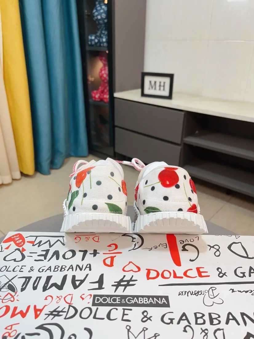 Men's men's shoes💰440🌹🌹New Dolce & Gabbana/DG heavy industry series, new casual fashion shoes👟Simple and elegant style, fashionable and exclusive👑Fashionable and generous. Original breathable cotton + hand-painted craftsmanship, comfortable breathable lining. Exquisite luxury, super A level! Compared with the genuine product at the counter, the version is no worse at all💕Size: 35-46
